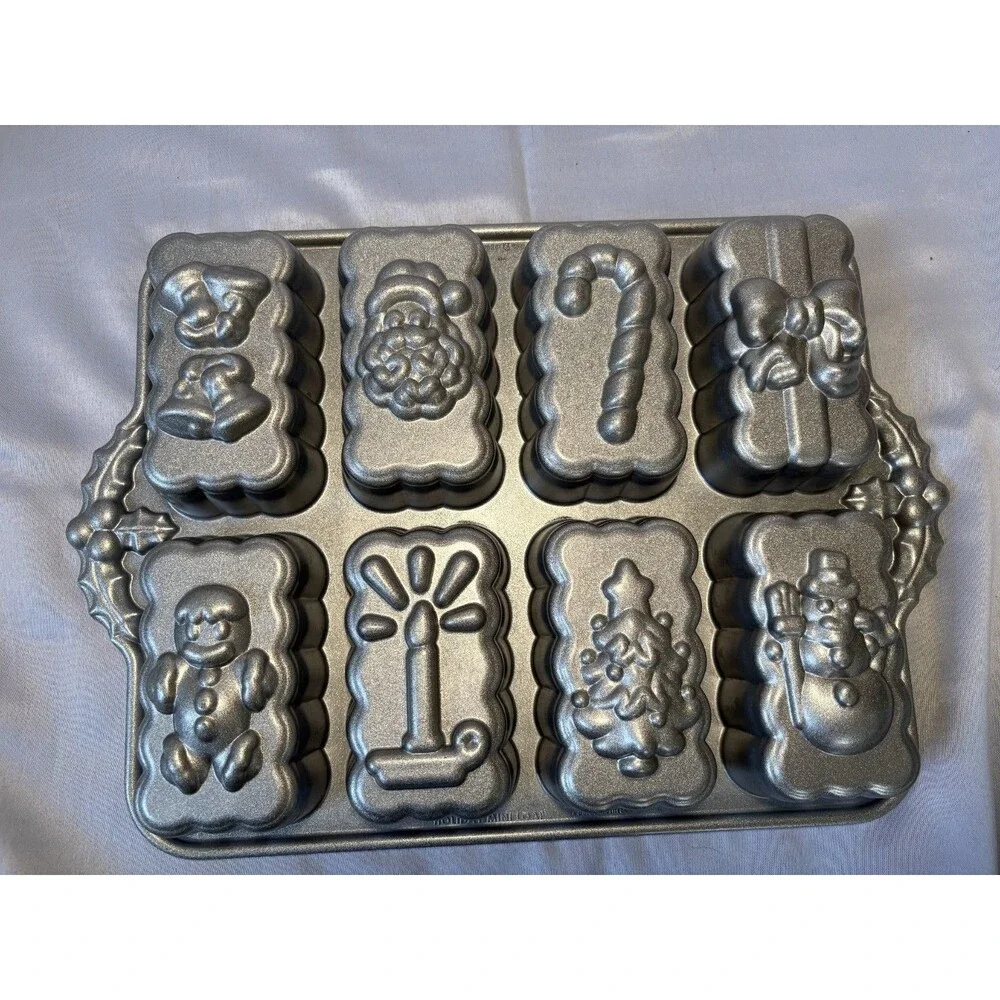 Nordic Ware Gingerbread House 9C Baking Bundt Pan - Gently used